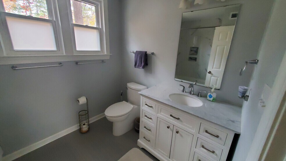 Building Photo - 5927 Sentinel Dr