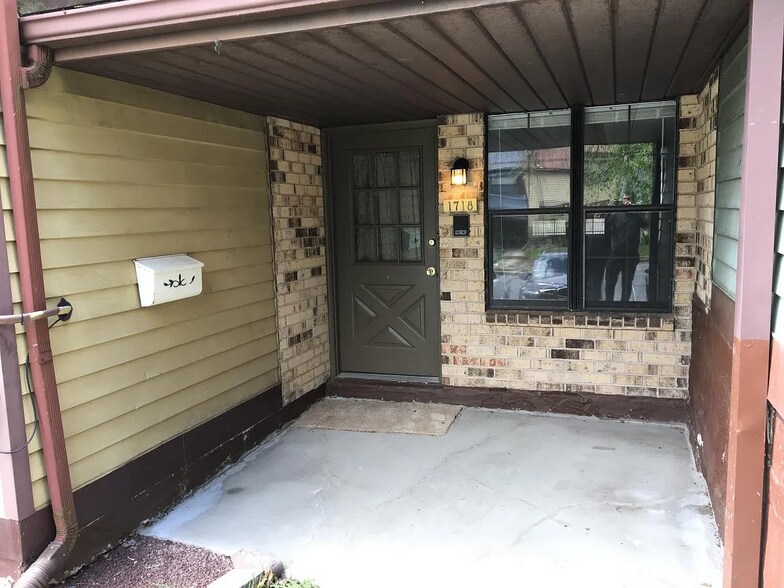 Building Photo - 1718 Redwood Ct