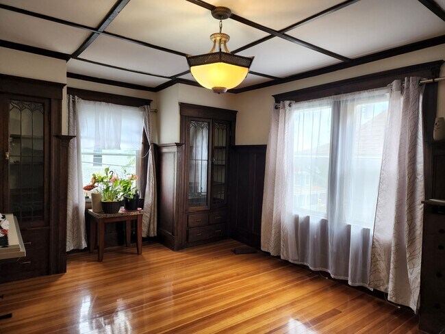 Building Photo - 82 Temple Ave