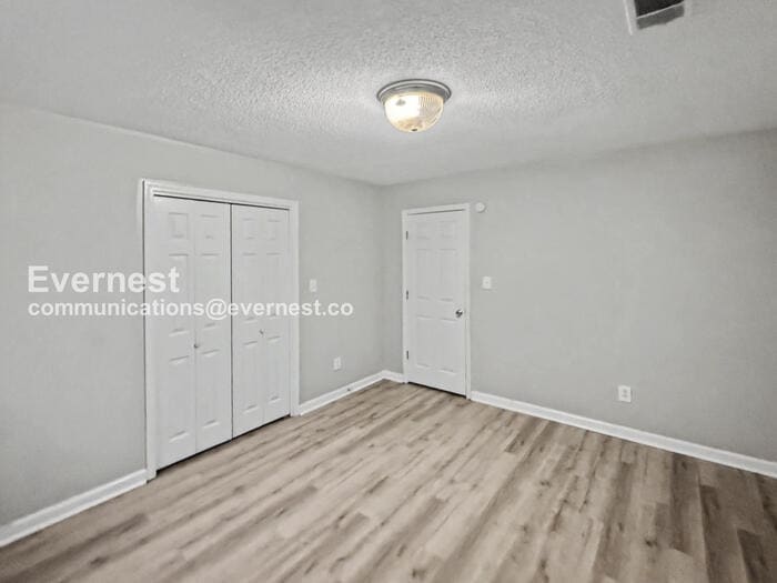 Building Photo - 1104 Oak Creek Trail