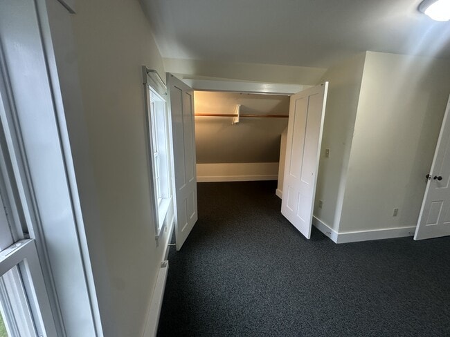 Building Photo - 799 River Rd