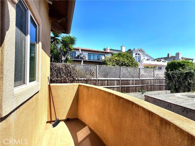 Building Photo - 706 S Pacific Coast Hwy