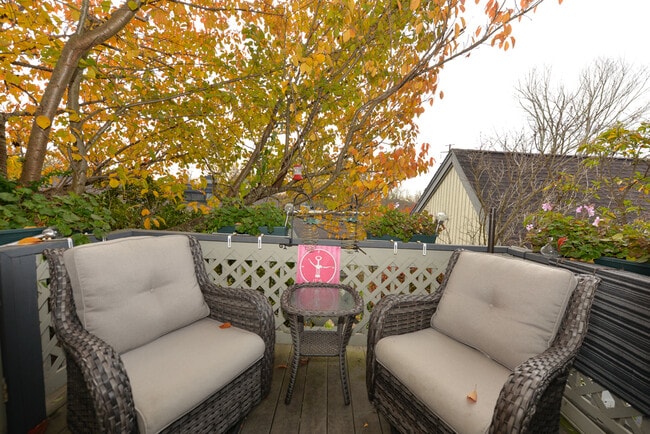 Building Photo - 911 Heritage Vlg