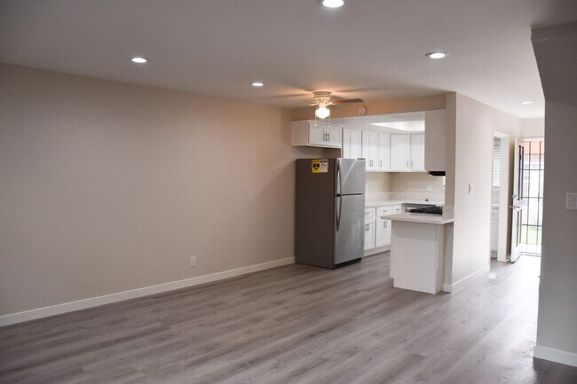 Building Photo - Olive (815) North