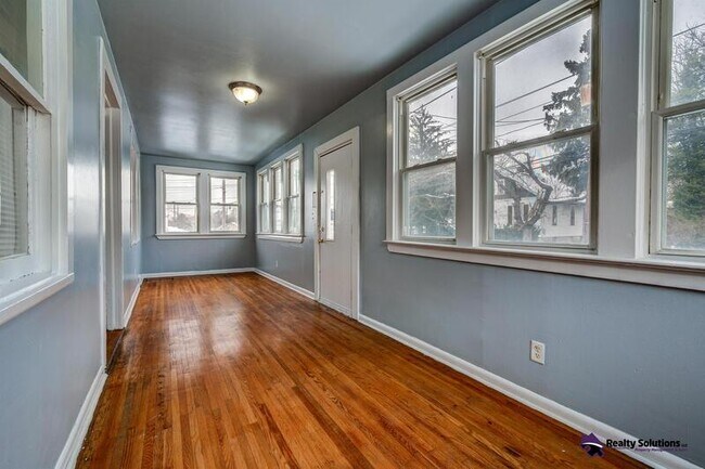 Building Photo - 817 Union Ave