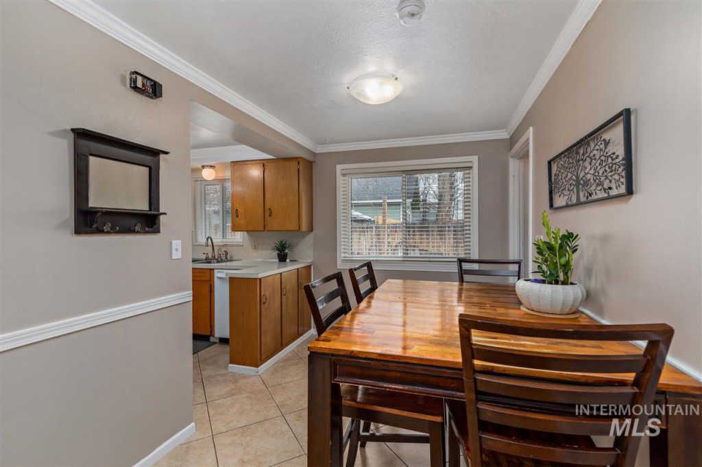 Dining Room - 320 Mark St