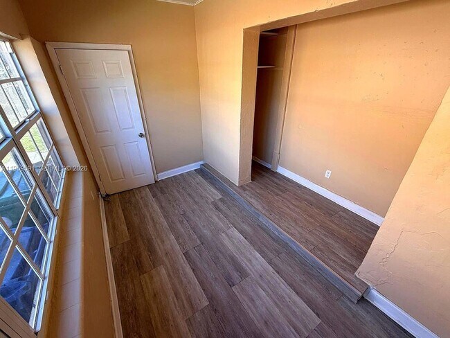 Building Photo - 14407 NE 5th Ave