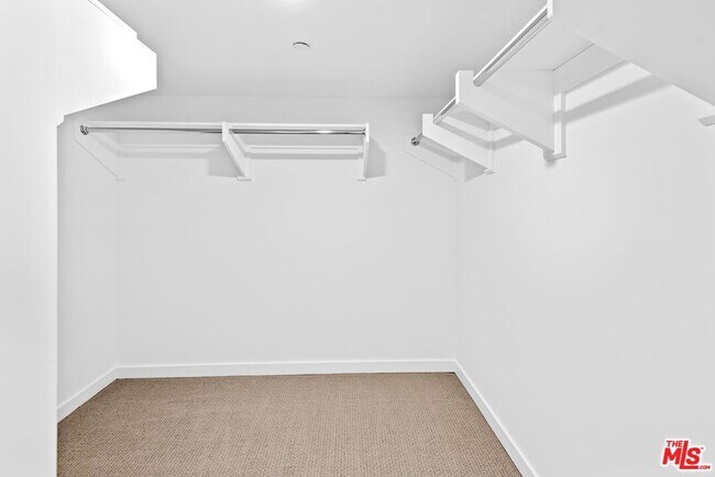Building Photo - 13650 Marina Pointe Dr