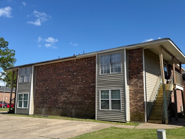 Building Photo - 100 Meudon St