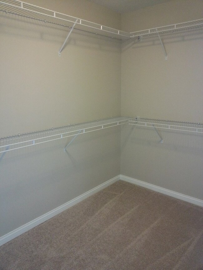 Building Photo - 5514 Goldenrod Ln