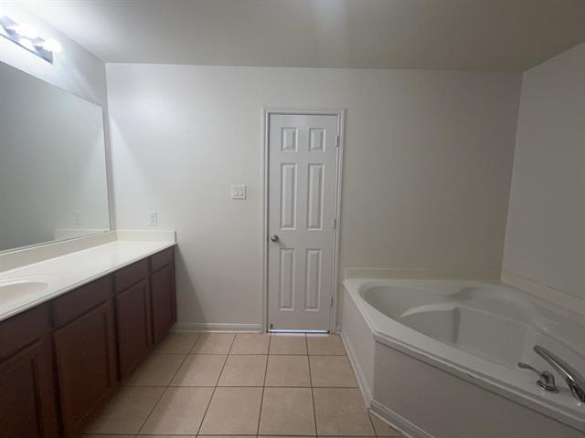 Building Photo - 10009 Iron Ridge Dr