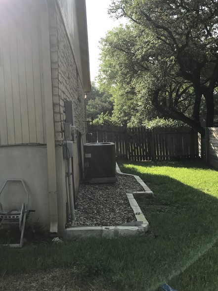Back yard (L) - 11203 Oak View Dr