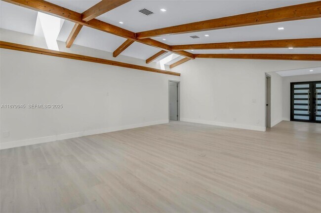 Building Photo - 105 Sinclair St SE