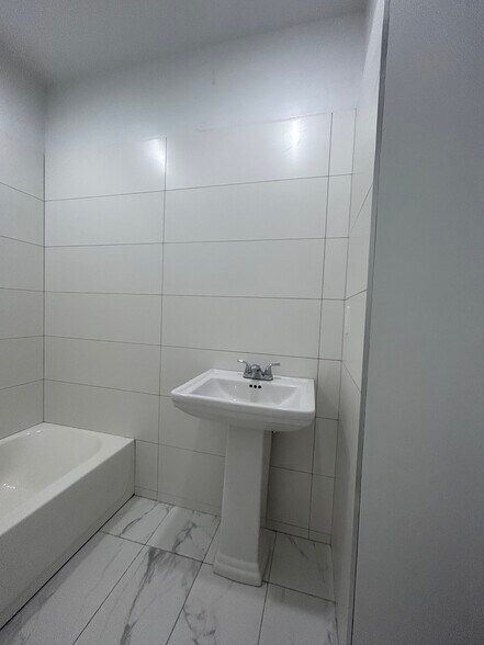 Building Photo - 3901 Baring St