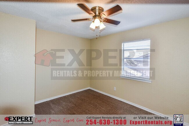 Building Photo - 1233 Royal Crest Dr
