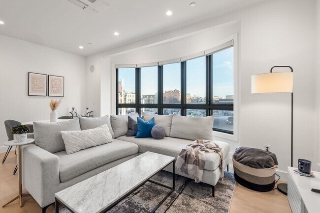 Building Photo - 75 W Broadway