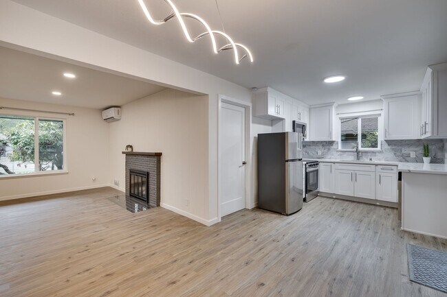 Building Photo - Beautifully Remodeled 3-Bedroom Home in a ...