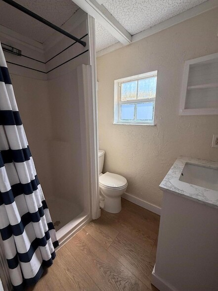 Building Photo - 359 Greenbriar Dr