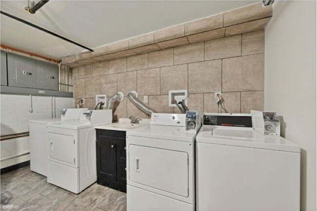 Building Photo - 5151 W Agatite Ave