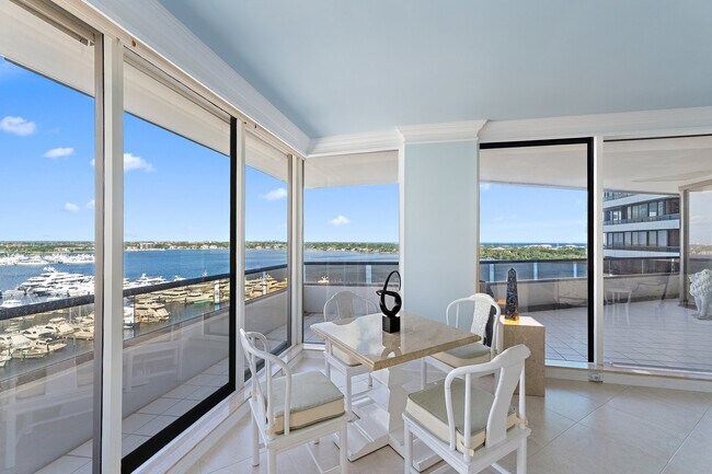 Building Photo - 100 Lakeshore Dr