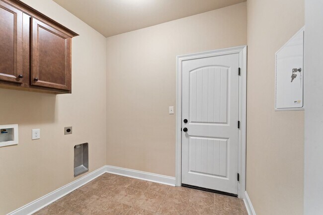 Building Photo - 782 Serpentine Dr
