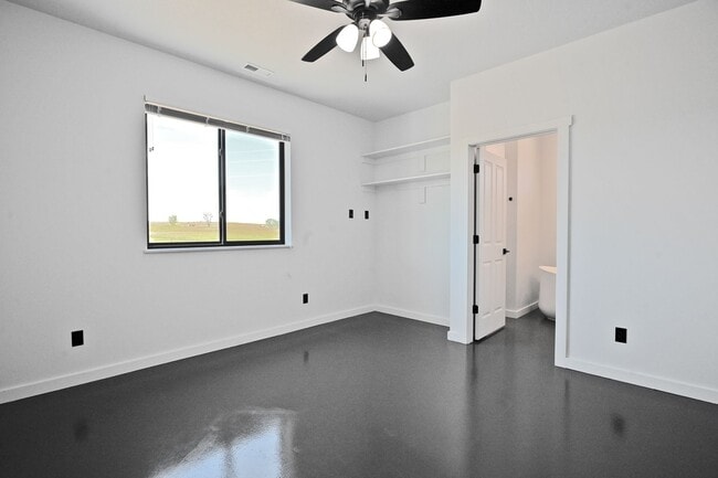 Building Photo - 1495 Oxbow Dr