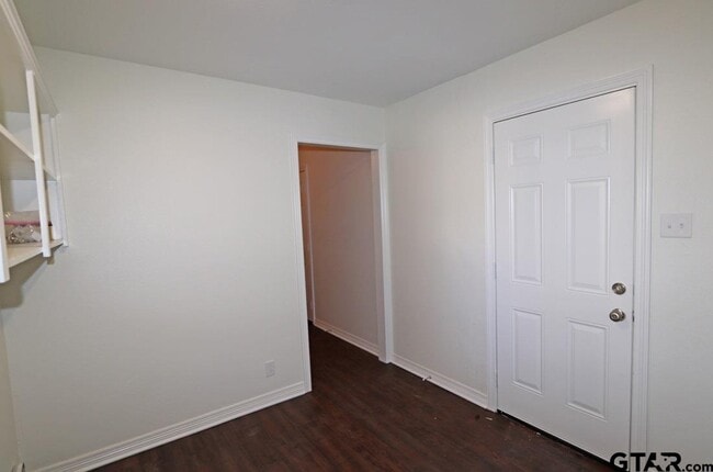 Building Photo - 806 Neches Dr