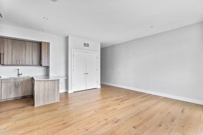 Building Photo - 10 Shipyard Dr