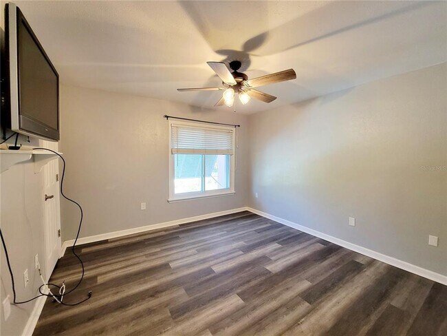 Building Photo - 4160 35th Terrace S