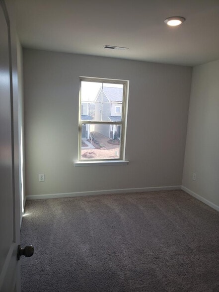 Building Photo - Room in House on Maylen Trace