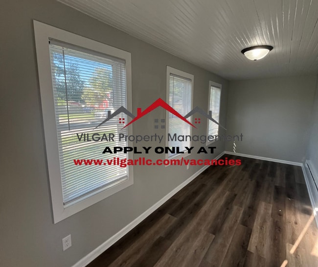 Building Photo - Spacious 3 Bedrooms, 1 Bath home in Highla...