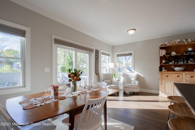 Building Photo - 41 Bank St