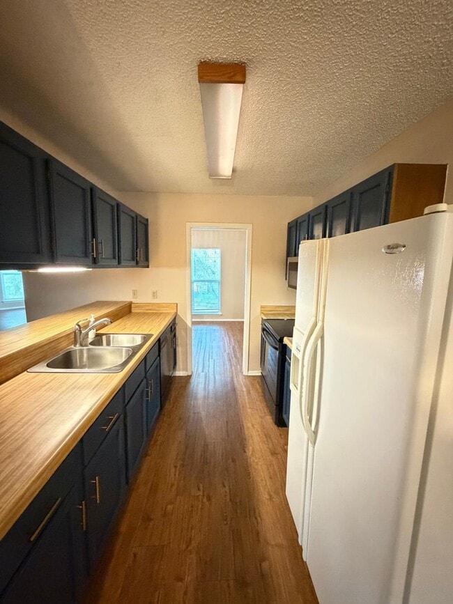 Building Photo - Charming One-Story Ranch on Corner Lot in ...