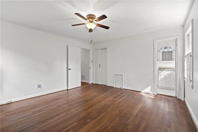 Building Photo - 787 Loridans Dr NE
