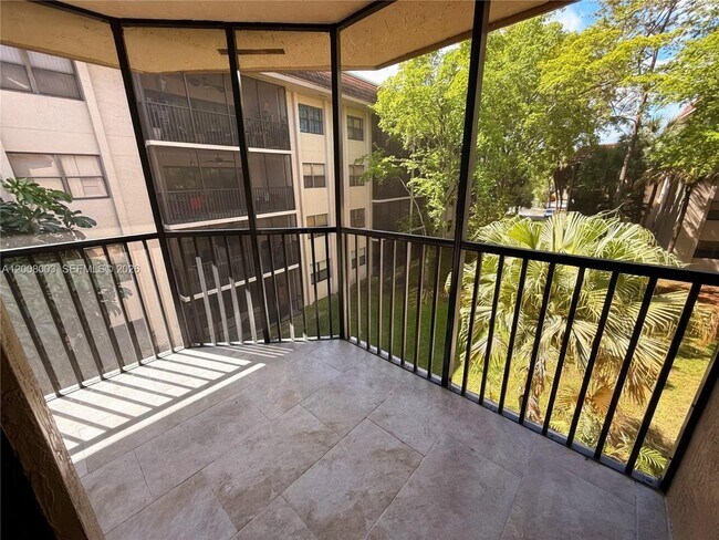 Building Photo - 511 Ives Dairy Rd