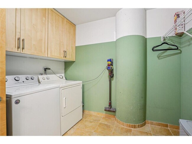 Building Photo - 401 N 2nd St