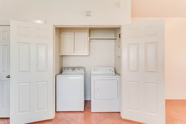 Building Photo - Wayside Duplex