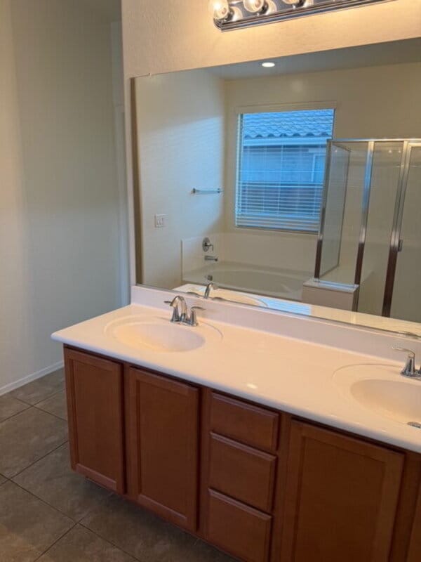 Building Photo - 2764 E Cherry Hill Dr