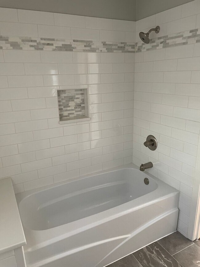 Building Photo - Remodeled Broadmoor Beauty