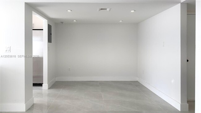 Building Photo - 18051 Biscayne Blvd