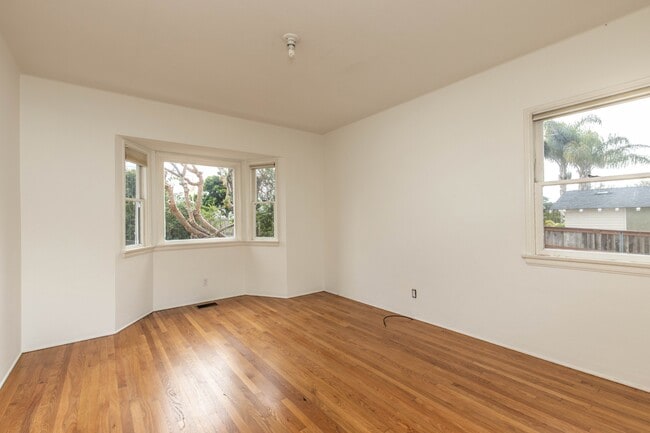 Building Photo - 1090 Devonshire Dr