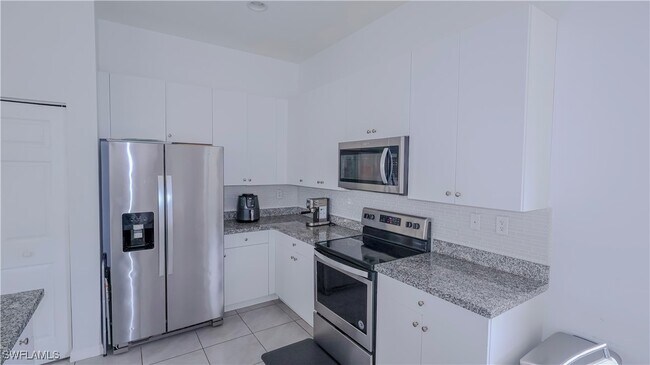 Building Photo - 5529 Aquila Ave