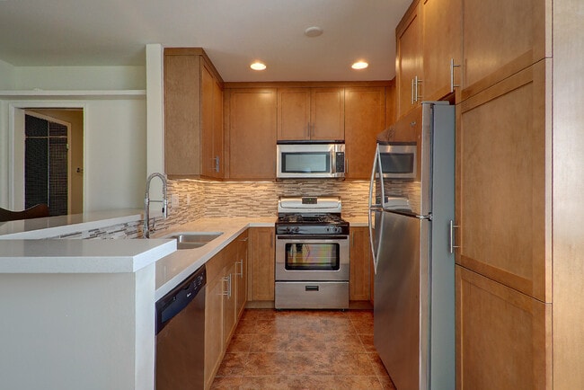 Building Photo - 9005 Cynthia St