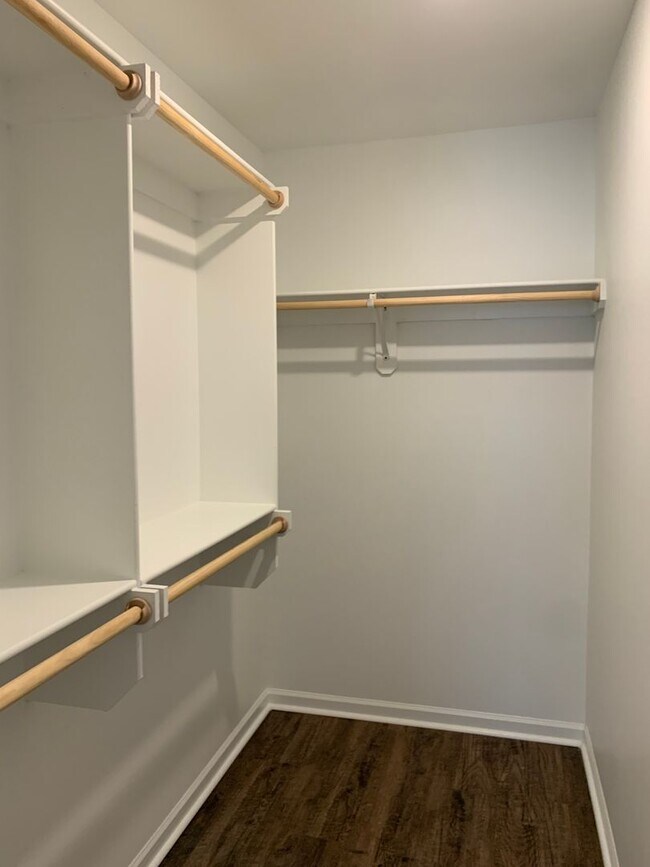 Building Photo - COMING SOON: Newer build in Duenweg!!   3bd/2ba with one car garage. Large primary bedroom with t...