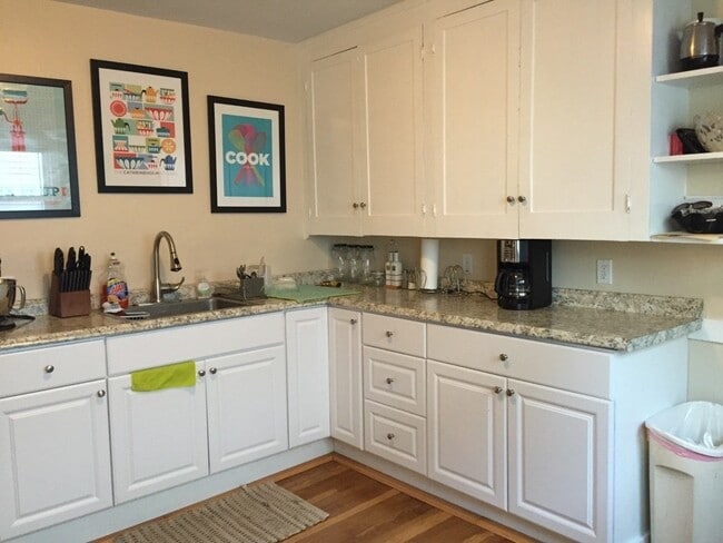 Building Photo - 258 Robbins St