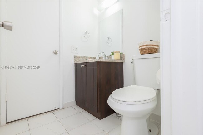 Building Photo - 8885 Fontainebleau Blvd