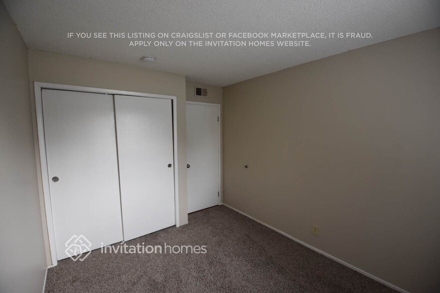 Building Photo - 2365 La Loma Dr