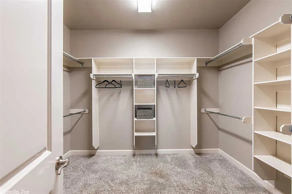 Building Photo - 9309 Meadow Gardens Cir