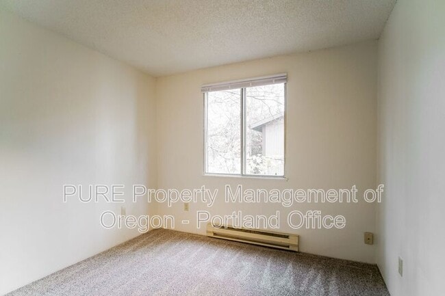 Building Photo - 14128 NE Sandy Blvd