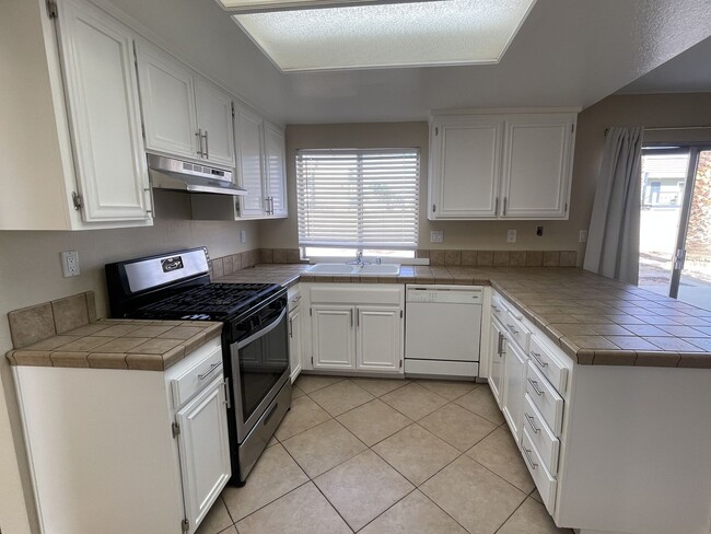Building Photo - Lancaster 3 bedroom - AVAILABLE NOW!